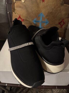 Nordstrom Rack RKlisbon-Fab Black Athletic Shoes- Women’s 11M